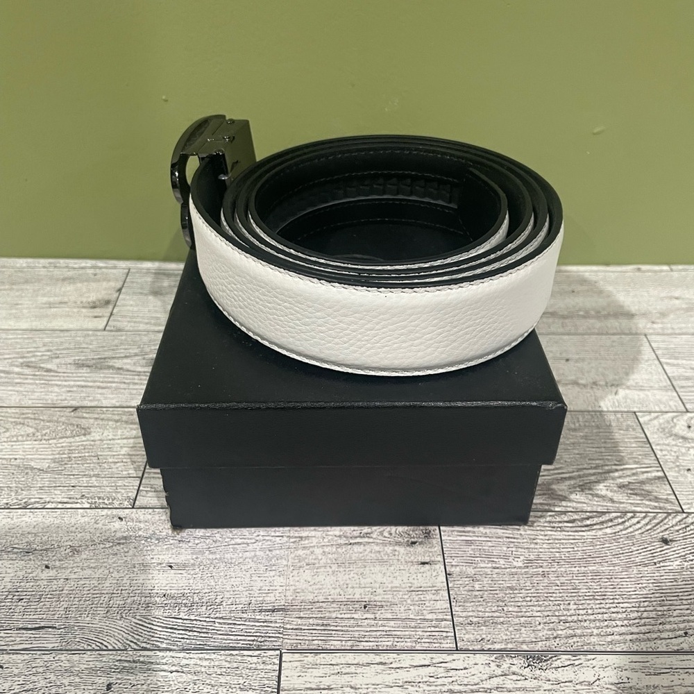 Black and White Belt with Rhinestone Buckle leather one size fit all - Picture 2 of 3